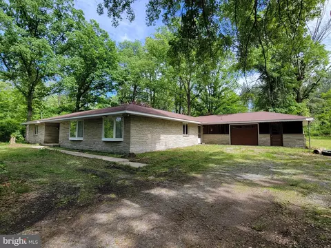 Exterior - 13337 Rowe Rd, Smithsburg, MD 21783 photo 5 of 9