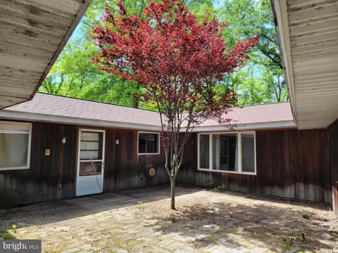 Exterior - 13337 Rowe Rd, Smithsburg, MD 21783 photo 4 of 9