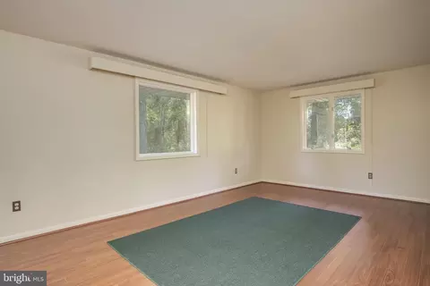 Living - 13337 Rowe Rd, Smithsburg, MD 21783 photo 14 of 15
