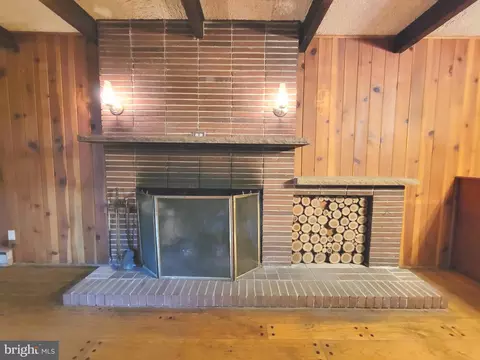 Living - 13337 Rowe Rd, Smithsburg, MD 21783 photo 9 of 15