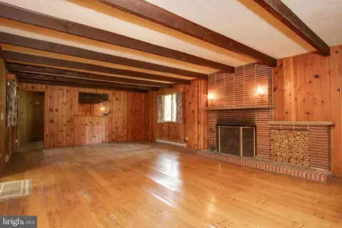 Living - 13337 Rowe Rd, Smithsburg, MD 21783 photo 8 of 15