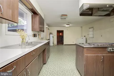 Kitchen - 13337 Rowe Rd, Smithsburg, MD 21783 photo 2 of 5