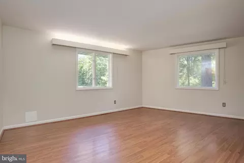 Living - 13337 Rowe Rd, Smithsburg, MD 21783 photo 13 of 15