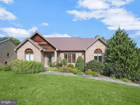 10642 Hershey Dr, Williamsport, MD 21795