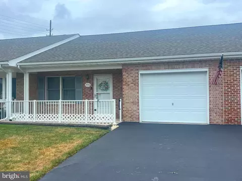 206 Winding Oak Dr, Hagerstown, MD 21740