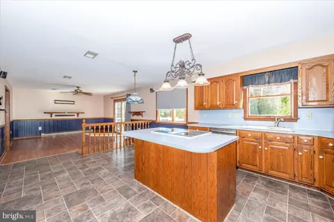 Kitchen - 4 Shifflett Pl, Smithsburg, MD 21783 photo 2 of 5