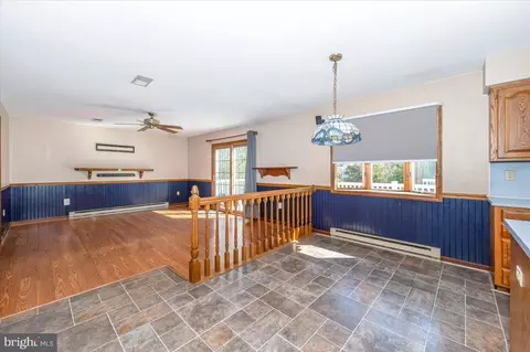 Living - 4 Shifflett Pl, Smithsburg, MD 21783 photo 6 of 8