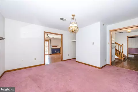 Living - 4 Shifflett Pl, Smithsburg, MD 21783 photo 7 of 8
