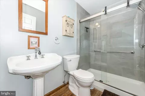 Bath - 4 Shifflett Pl, Smithsburg, MD 21783 photo 1 of 3