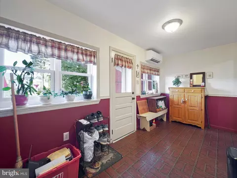 Entry Way - 154 Cumberland St, Clear Spring, MD 21722 photo 1 of 3