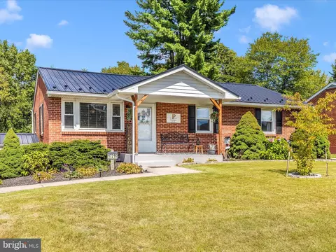 17216 Amber Dr, Hagerstown, MD 21740
