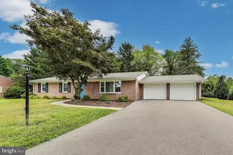 13407 Cherry Tree Cir, Hagerstown, MD 21742