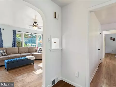 Entry Way - 12530 Ashton Rd, Clear Spring, MD 21722 photo 2 of 2