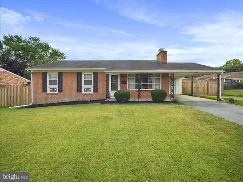 17627 Meadowood Dr, Hagerstown, MD 21740