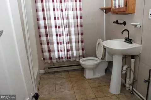 Bath - 14611 Roosevelt Ave, Cascade, MD 21719 photo 1 of 2
