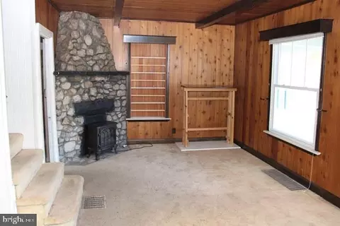 Living - 14611 Roosevelt Ave, Cascade, MD 21719 photo 3 of 3