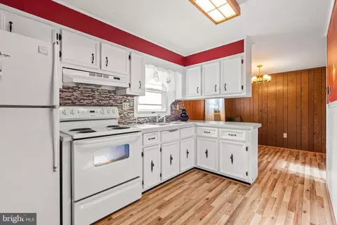Kitchen - 10976 Big Pool, Big Pool, MD 21711 photo 2 of 2