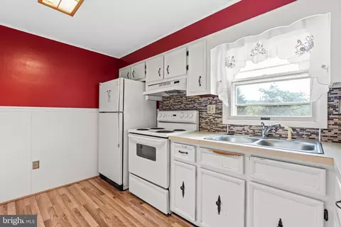 Kitchen - 10976 Big Pool, Big Pool, MD 21711 photo 1 of 2