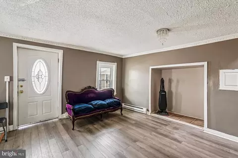 Entry Way - 20 Martin St, Clear Spring, MD 21722 photo 5 of 10