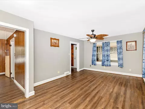 Living - 13609 Blairs Valley Rd, Clear Spring, MD 21722 photo 2 of 4