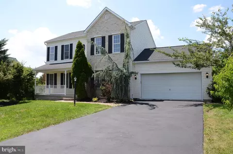 11805 White Pine Dr, Hagerstown, MD 21740