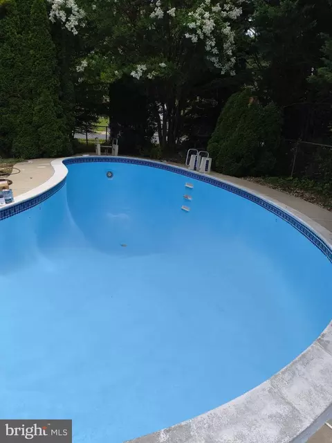 Exterior - 1424 Outer Dr, Hagerstown, MD 21742 photo 3 of 4
