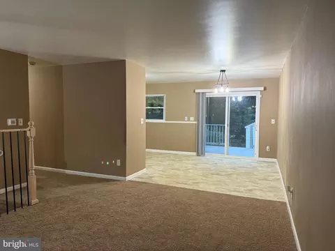 Living - 1424 Outer Dr, Hagerstown, MD 21742 photo 4 of 4