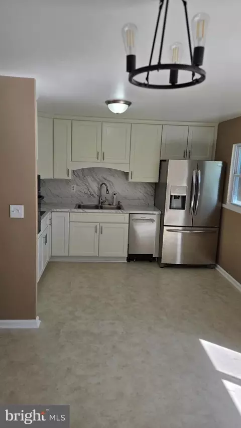Kitchen - 1424 Outer Dr, Hagerstown, MD 21742 photo 1 of 5