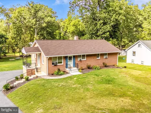 10132 Crystal Falls Dr, Hagerstown, MD 21740
