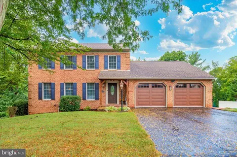 10608 Hershey Dr, Williamsport, MD 21795