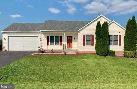 15926 Hosta Dr, Hagerstown, MD 21740