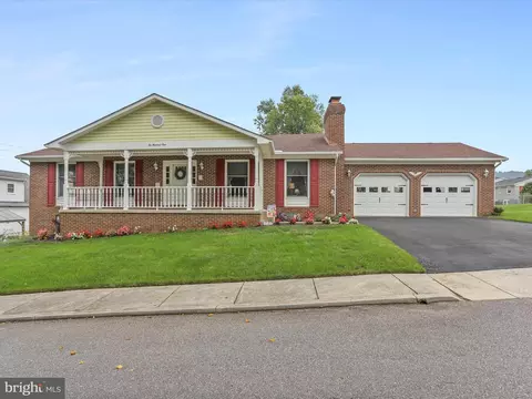 201 Sinnesin Dr, Boonsboro, MD 21713