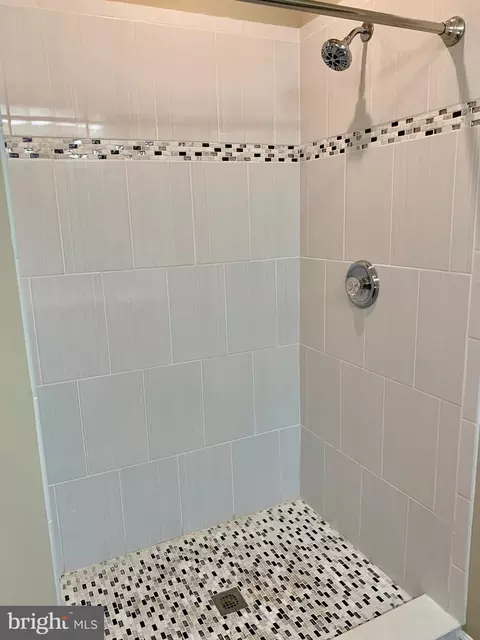 Bath - 121 Colton Ct, Smithsburg, MD 21783 photo 6 of 11