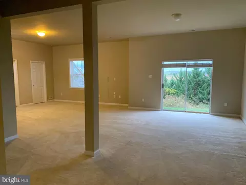 Living - 121 Colton Ct, Smithsburg, MD 21783 photo 12 of 13