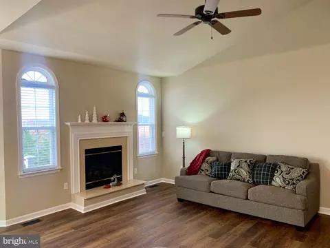 Living - 121 Colton Ct, Smithsburg, MD 21783 photo 5 of 13
