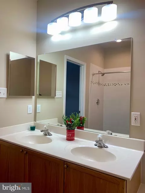 Bath - 121 Colton Ct, Smithsburg, MD 21783 photo 8 of 11