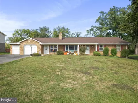 10616 Peachtree Ln, Williamsport, MD 21795