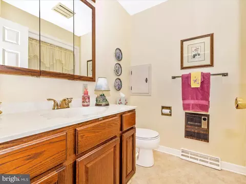 Bath - 12720 Spickler Rd, Clear Spring, MD 21722 photo 2 of 2