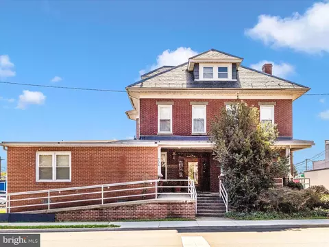 704 Oak Hill Ave, Hagerstown, MD 21740