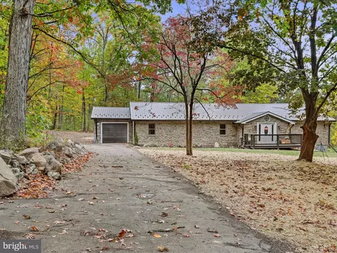 21851 White Oak Rd, Hagerstown, MD 21740