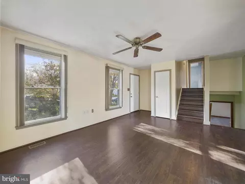 Living - 104 Rebeccas Ct, Smithsburg, MD 21783 photo 1 of 7