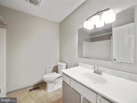 Bath - 104 Rebeccas Ct, Smithsburg, MD 21783 photo 2 of 2