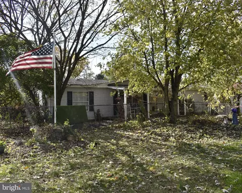 7627 Eddy Dr, Hancock, MD 21750