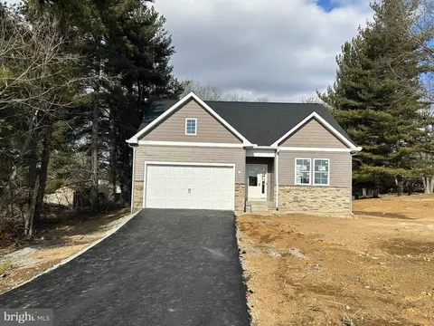 18218 Summerlin Dr, Hagerstown, MD 21740