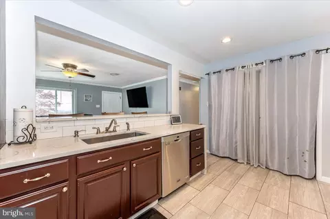 Kitchen - 14519 Edgemont Rd, Smithsburg, MD 21783 photo 6 of 7