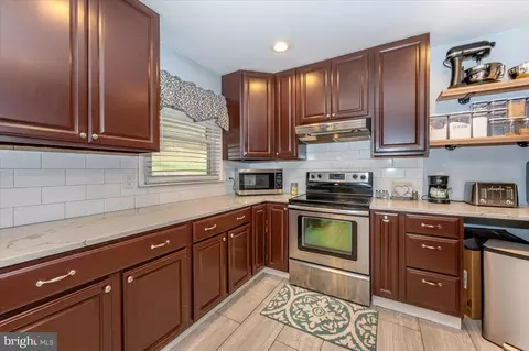 Kitchen - 14519 Edgemont Rd, Smithsburg, MD 21783 photo 4 of 7