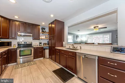 Kitchen - 14519 Edgemont Rd, Smithsburg, MD 21783 photo 3 of 7