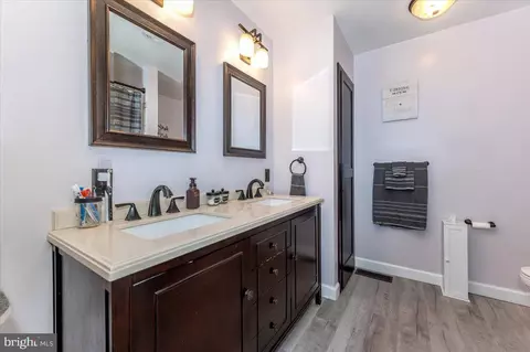 Bath - 14519 Edgemont Rd, Smithsburg, MD 21783 photo 1 of 3