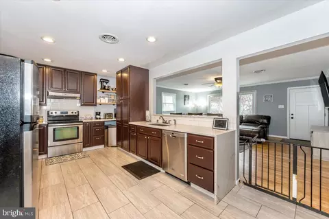 Kitchen - 14519 Edgemont Rd, Smithsburg, MD 21783 photo 2 of 7