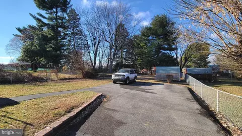 Exterior - 221 Devonshire Rd, Hagerstown, MD 21740 photo 6 of 7